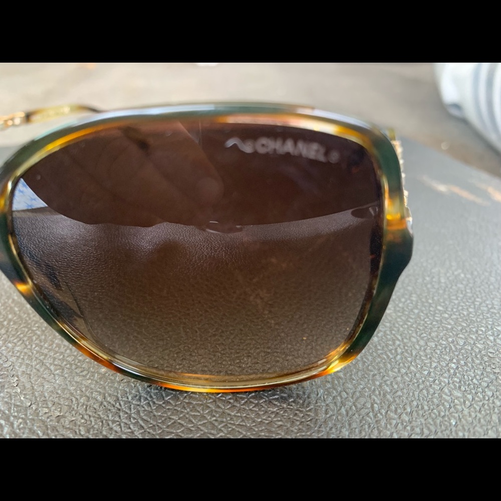 Chanel sunglasses - Picture 7 of 8